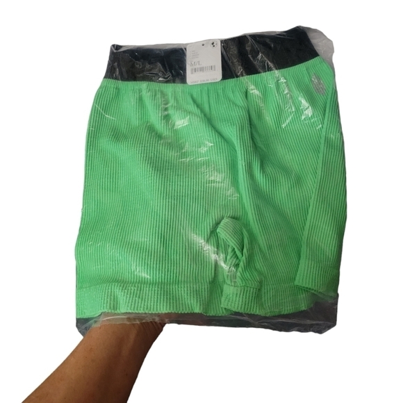 Free People Movement Prajna Shorts in Fresh Cut NWT - Picture 5 of 7